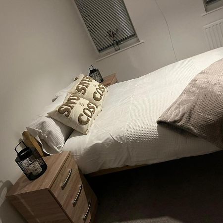 2 Bed Hengrove Villa บริสตอล ภายนอก รูปภาพ